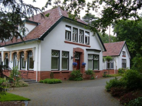 Отель B&B De Zulthe  Roden